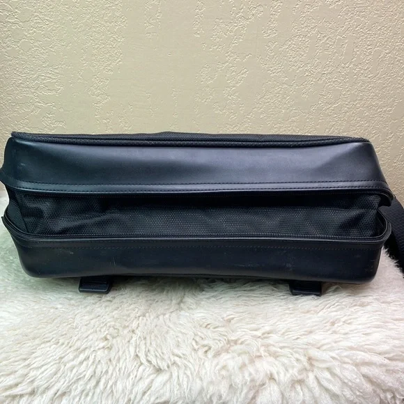 Tumi Messenger Laptop Bag - Picture 15 of 16